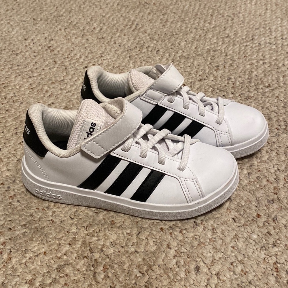 New! Never been worn! Toddler size 11 adidas grand court sneakers